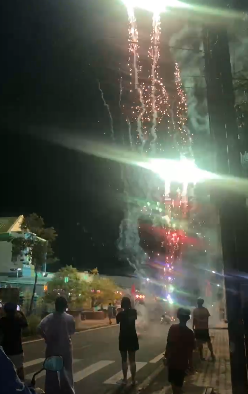 Pháo hoa đêm giao thừa